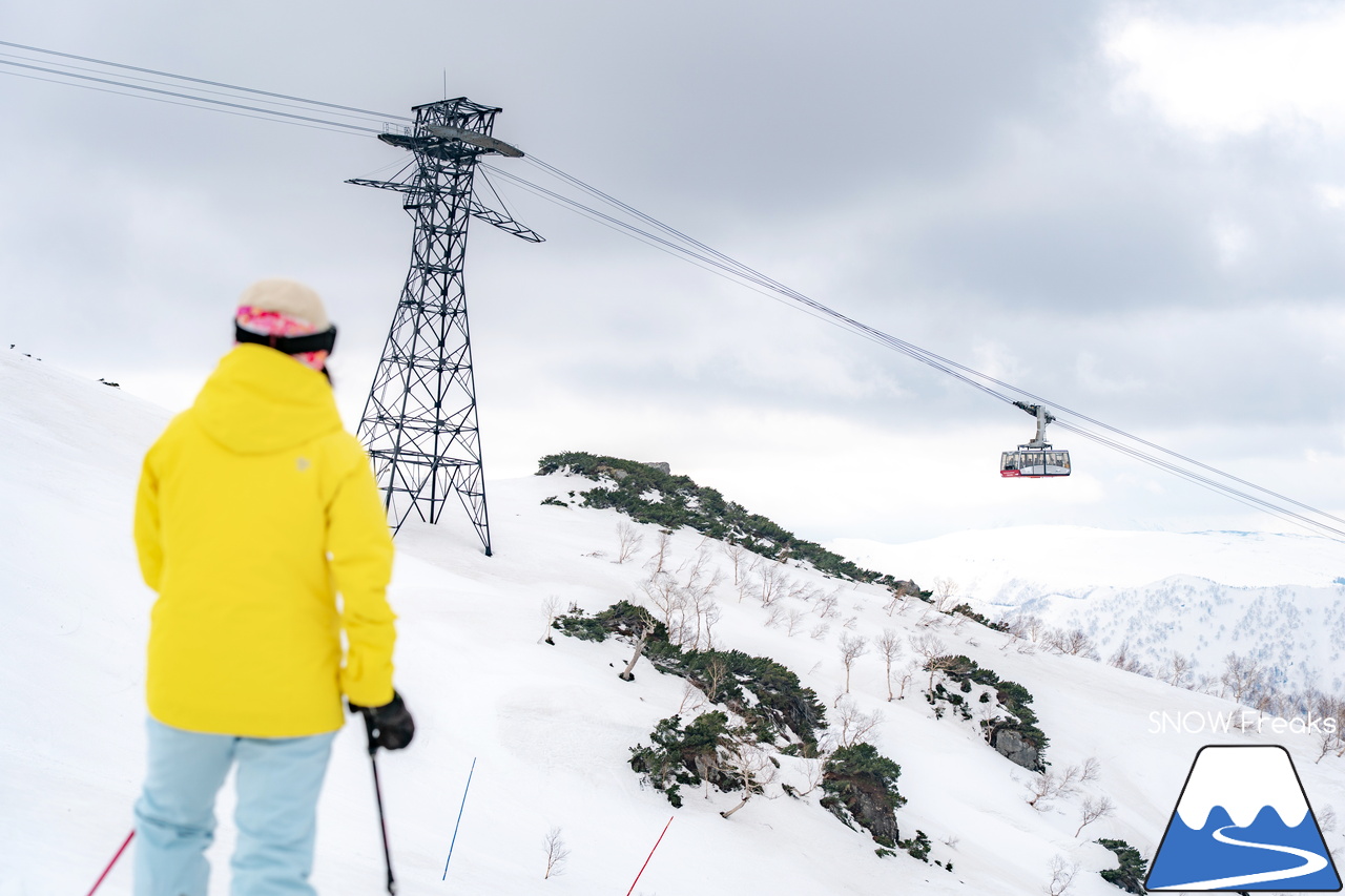大雪山旭岳ロープウェイ｜北海道最高峰「旭岳」で、ひと足先に滑り納め…。2024-2025シーズンも SNOW Freaks をご覧くださり、どうもありがとうございました！